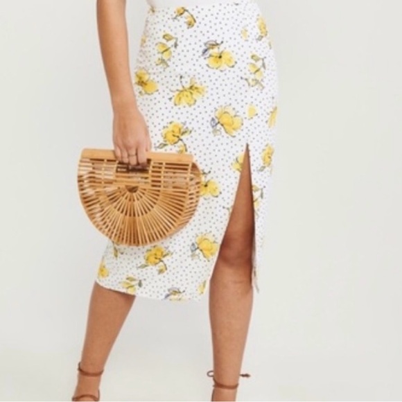 Abercrombie & Fitch Dresses & Skirts - 🍋🌼Abercrombie and Fitch spring skirt yellow floral side slit pencil large🌼🍋